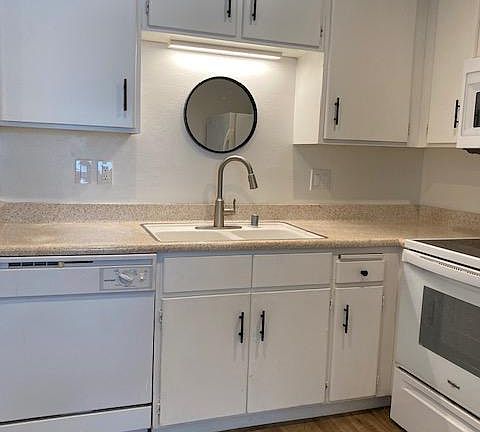 4th image of 1535 Felspar St #4