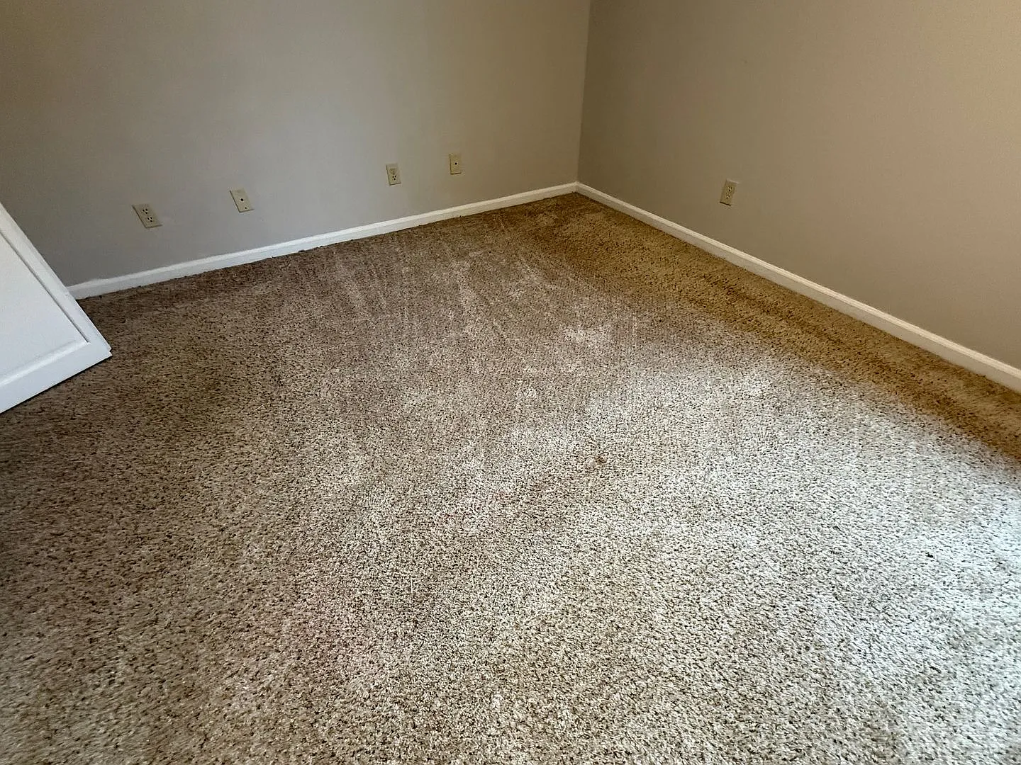 1120 East 8th Street — Photo 2