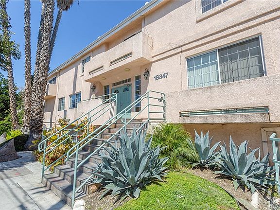 2nd image of 18347 Saticoy St Unit 33