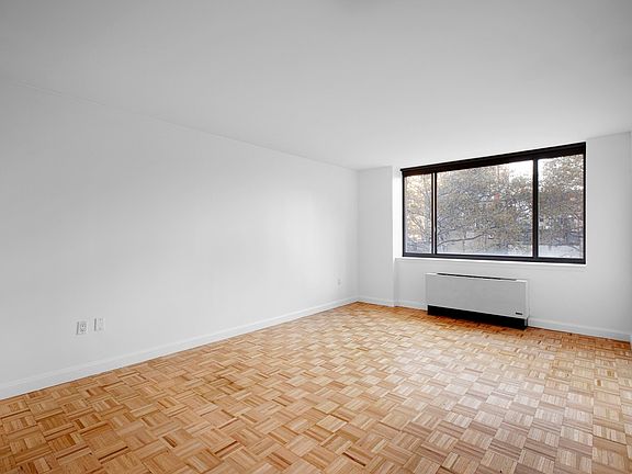 5th image of 360 W 43rd St APT N2d