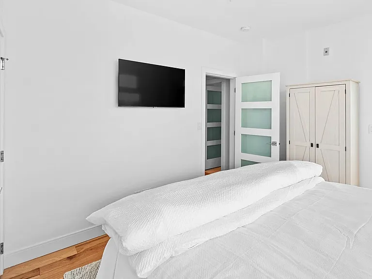 916 Lyall St #312 — Photo 10
