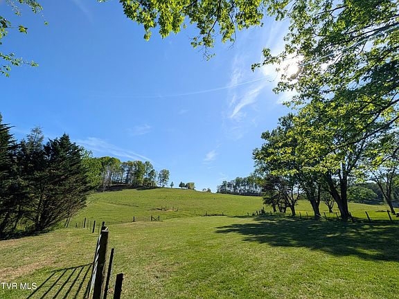 5th image of 139 Bill Bennett Rd