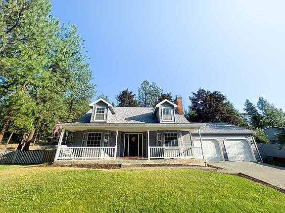 Attached 2 car garage