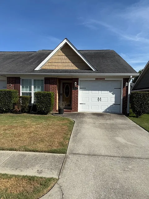 2 bed, 1050 sqft, $1,600 — Photo 2