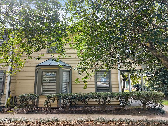 2nd image of 404 Broad Leaf Cir