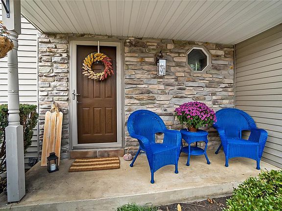 3rd image of 2216 Meadow Lane Dr