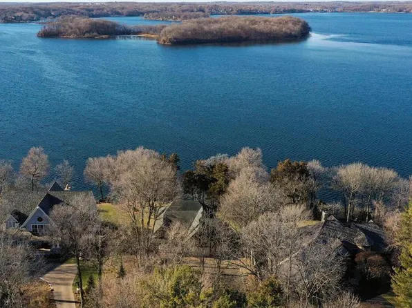 28040 Woodside Rd, Shorewood, MN 55331