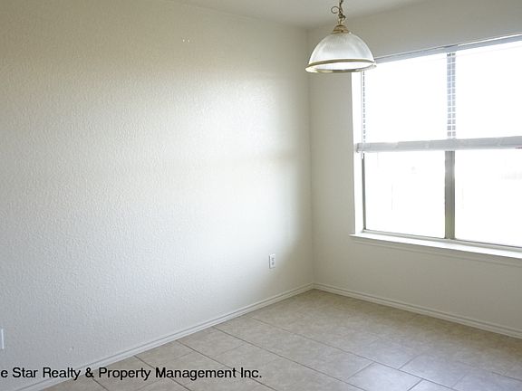 4th image of 2705 Larissa Dr
