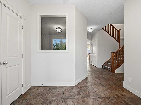 3rd image of 204 Eversyde Mews SW