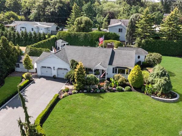 7 Mcqueen Boulevard, Farmingdale, NJ 07727