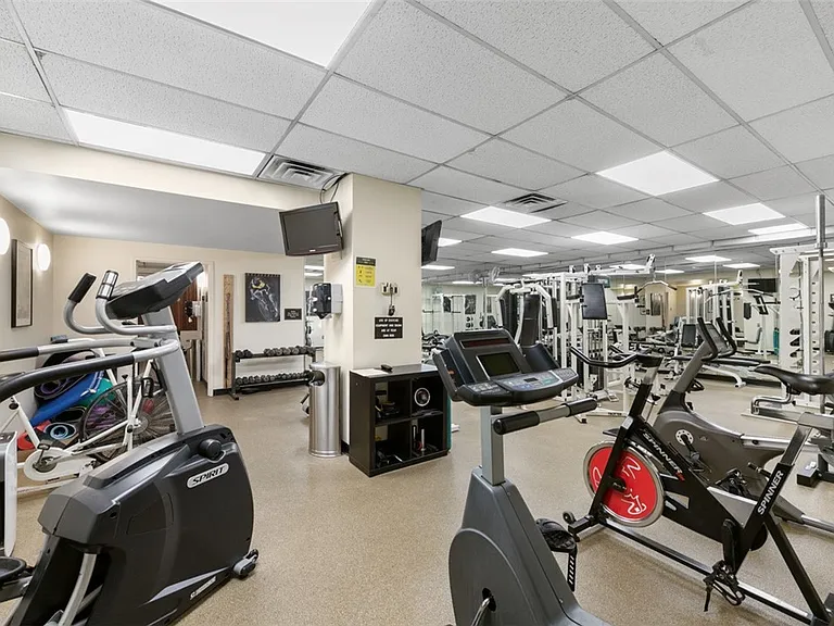 320 Fort Duquesne Blvd #8N — Photo 30
