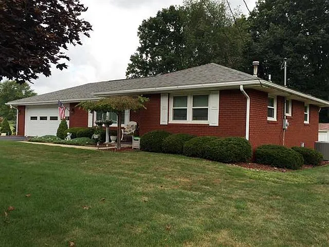 1920 Brigadoon Ln photo 1