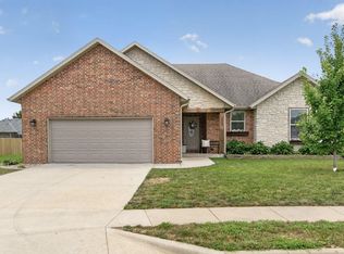 1910 E Whetstone Drive, Ozark, MO 65721