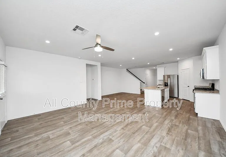 31303 Heddington Ln — Photo 10