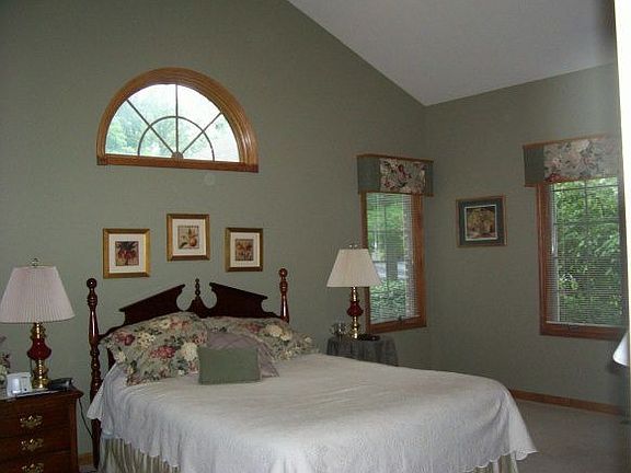 Master Suite w/cathedral ceiling