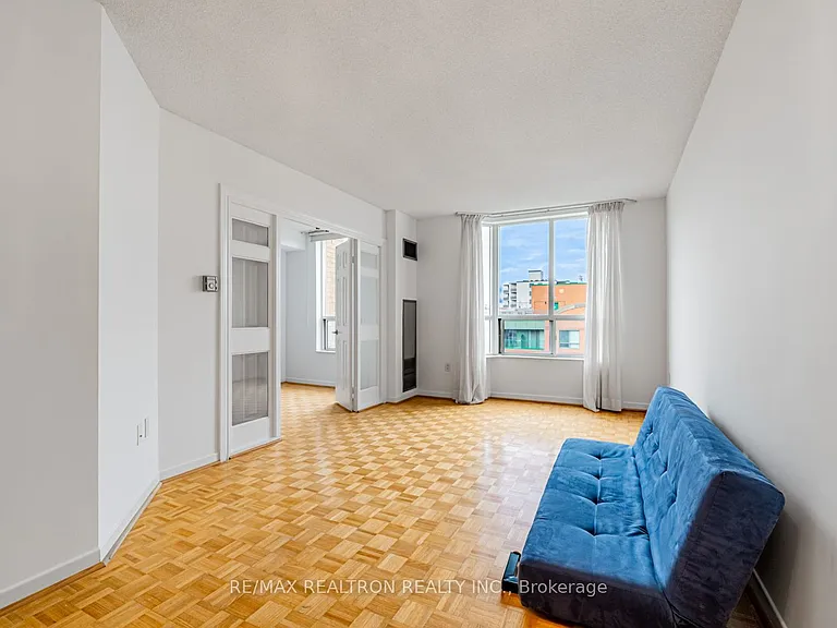 284 Bloor St W #903 — Photo 3