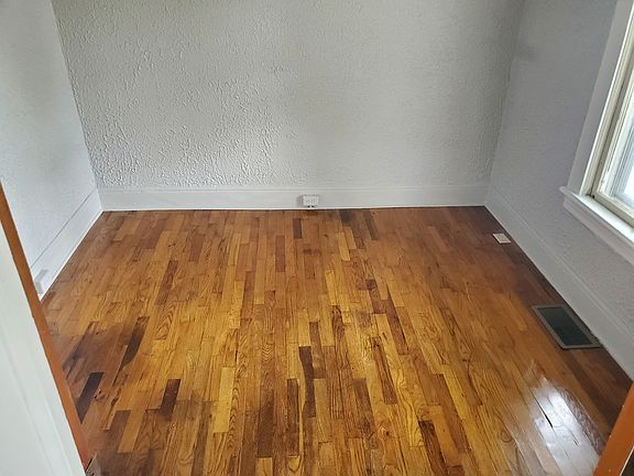 5th image of 2204 S Douglas St
