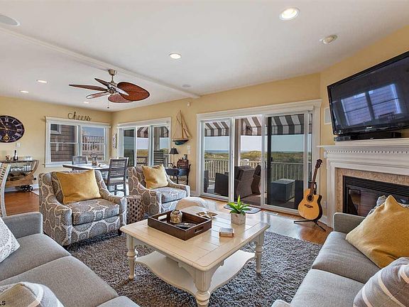 4th image of 3921 Central Ave #1