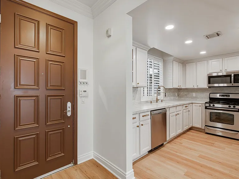 1444 S Point View St #204 — Photo 2