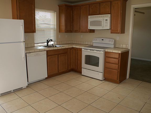 3rd image of 605 N P St
