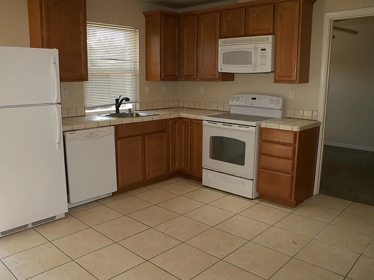 605 N P St — Photo 3