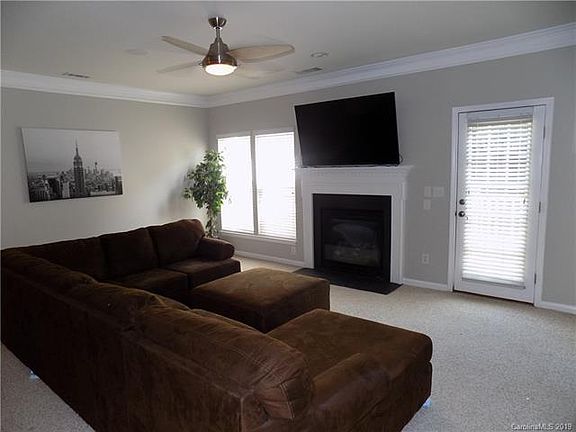 5th image of 9646 Blossom Hill Dr