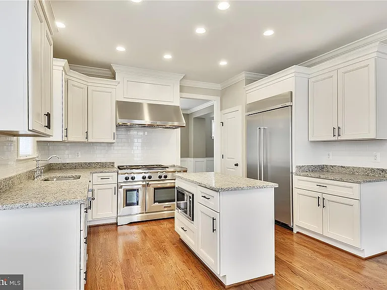 2205 N Edison St — Photo 9