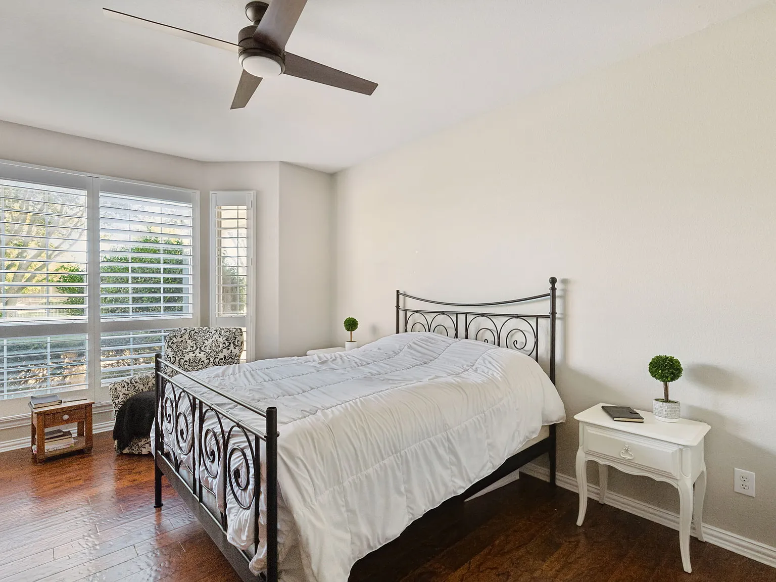 5 bed, 3940 sqft, $5,300 — Photo 3