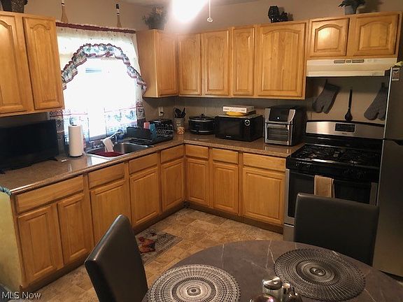 2nd image of 13104 Wainfleet Ave