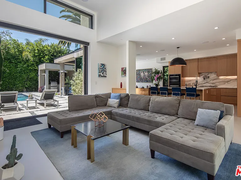 631 N Curson Ave — Photo 3