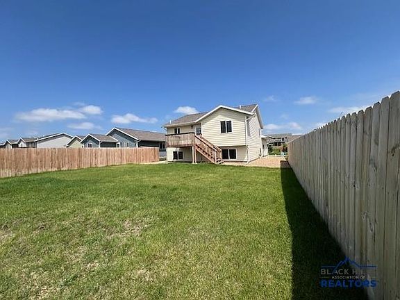 4th image of 427 Diamond Ridge Blvd