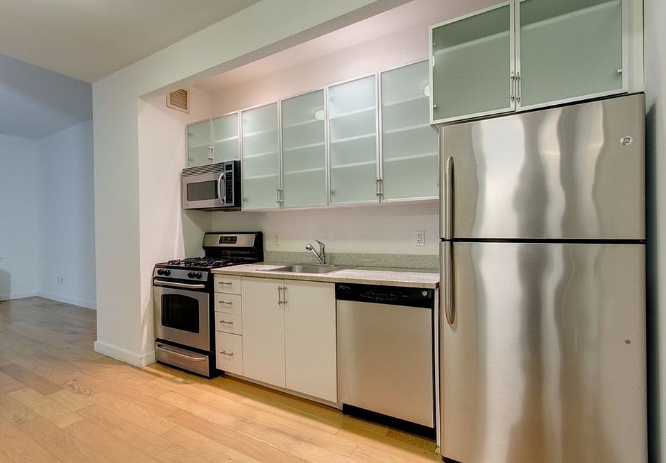 1st image of 37 Wall St APT 14L