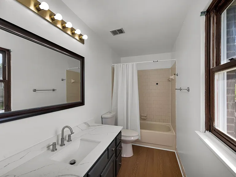 2700 Queenswood Dr — Photo 21