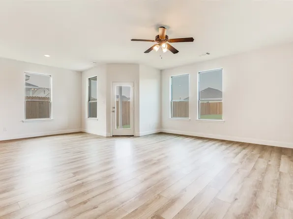 2716 Donella Dr, Denton, TX 76207