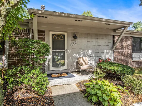 29761 Farmbrook Villa Ln, Southfield, MI 48034