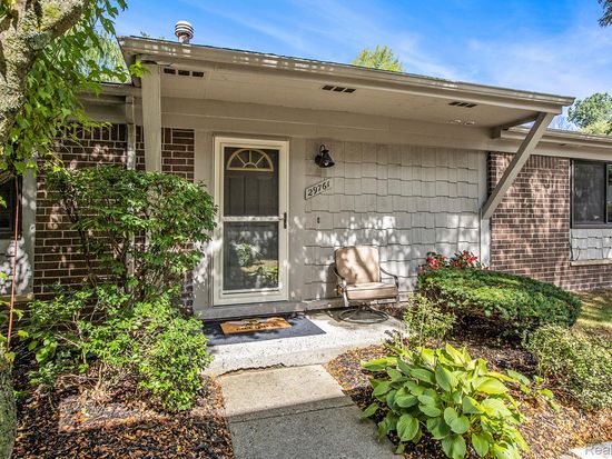 29761 Farmbrook Villa Ln, Southfield, MI 48034
