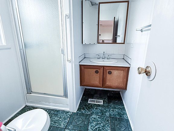 3rd image of 102 N 6th St