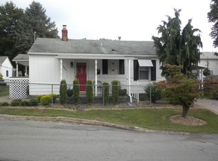 422 Crowl St, Westover, WV 26501