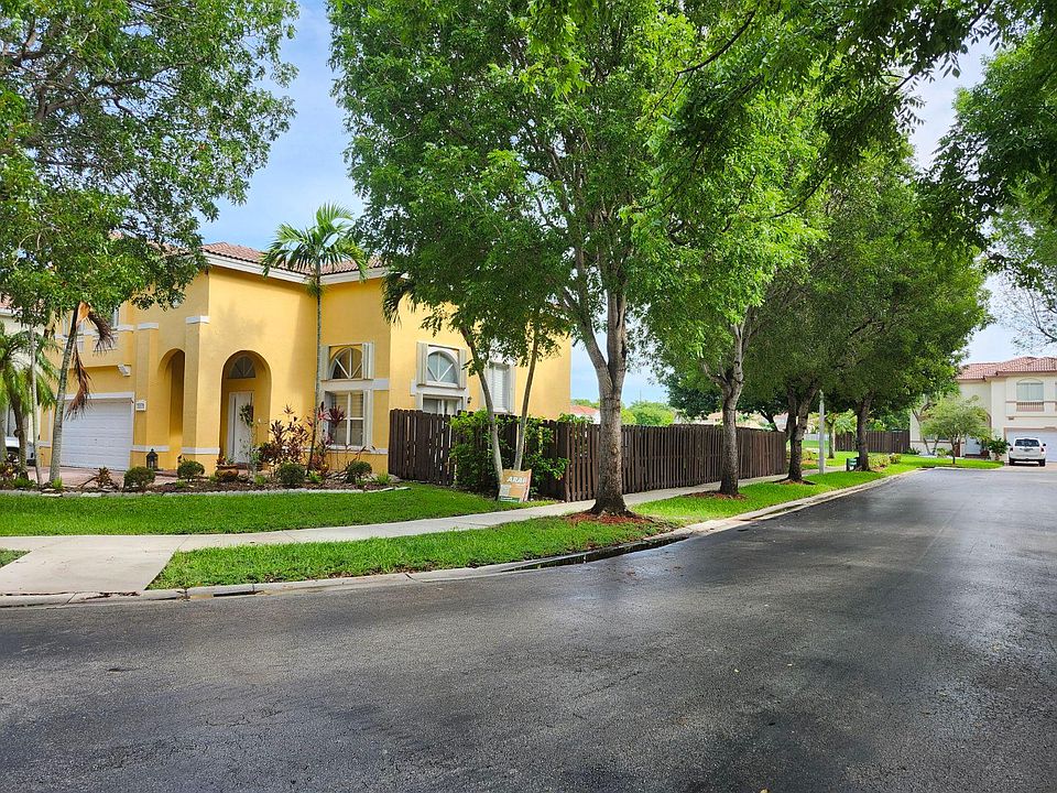 1st image of 11039 NW 44th Ter