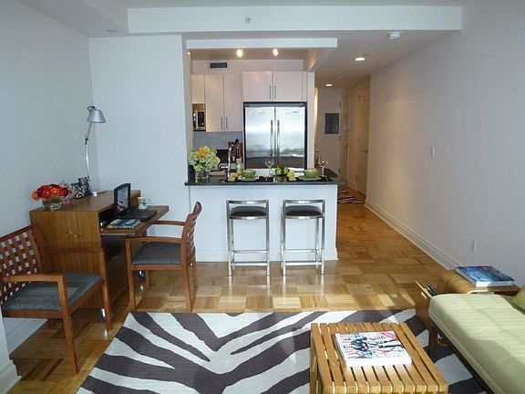 4th image of 1510 Lexington Ave APT 5T