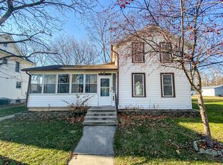 18 N Blackstone Ave, Amboy, IL 61310