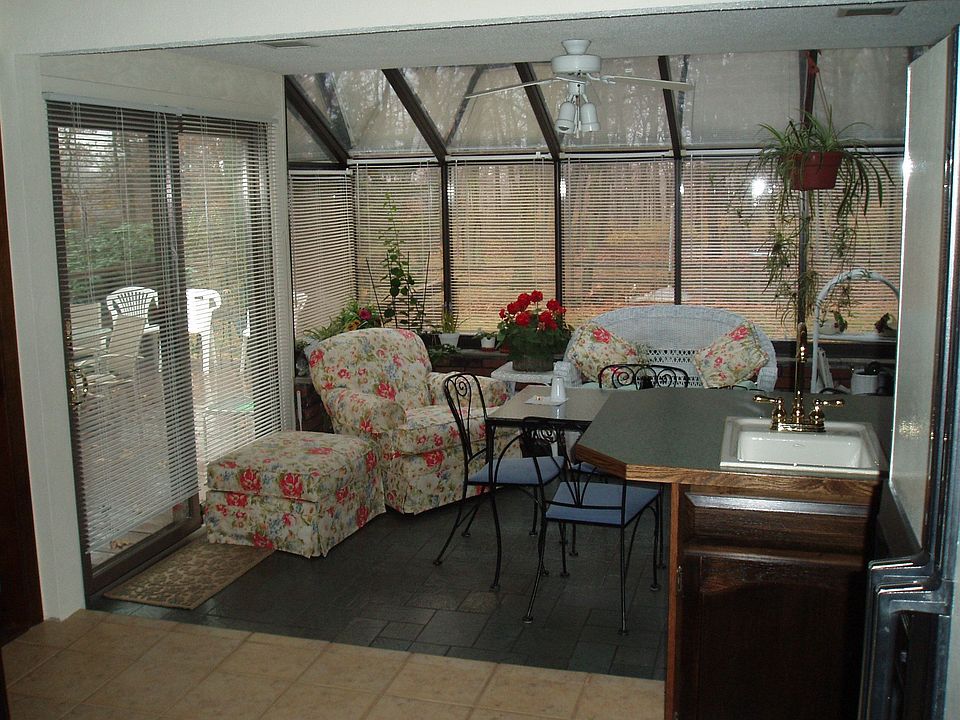 2nd image of 50 Beacon Hill Dr
