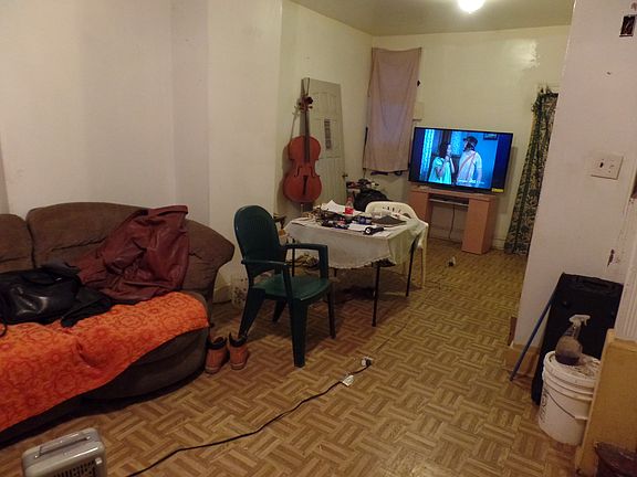 5th image of 245 W Clarkson Ave