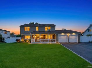 12 Tallow Lane, Lake Grove, NY 11755