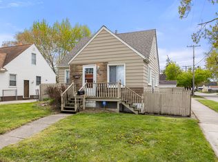 8204 Sterling St, Center Line, MI 48015