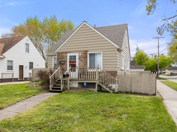 8204 Sterling St, Center Line, MI 48015