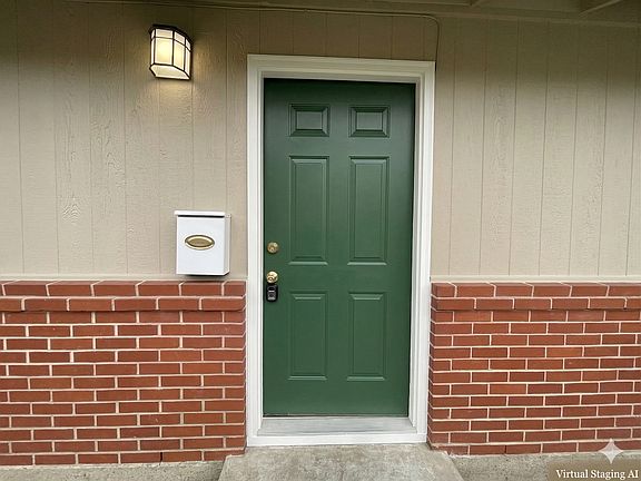 4th image of 4955 SW Lombard Ave #4975