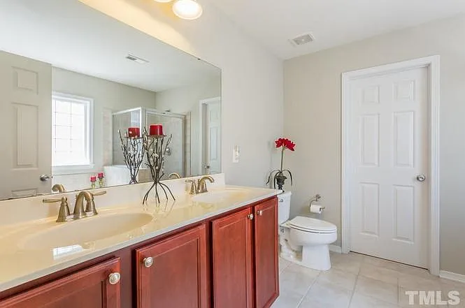 213 Seymour Pl — Photo 12