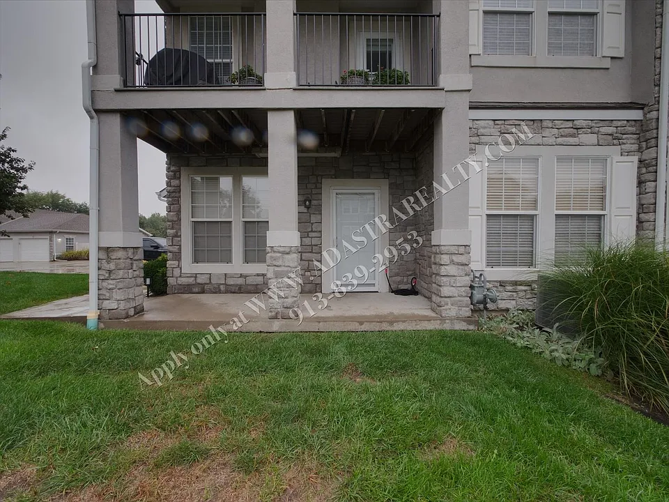 15945 S Crestview Dr
