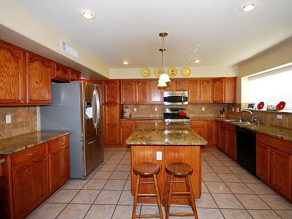3rd image of 1473 W Oriole Way